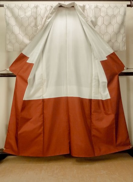 Photo2: O0328I Vintage Japanese kimono   Ivory TSUMUGI pongee for women / Silk. Tortoise-shell pattern(Hexagonal pattern)   (Grade B) (2)