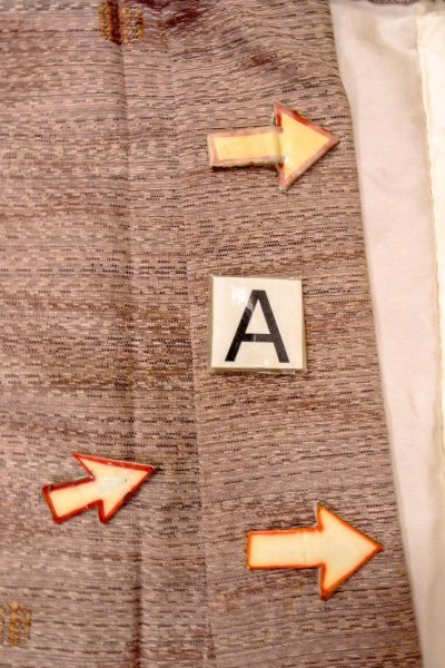 Photo14: O0328J Vintage Japanese kimono  Grayish Pink TSUMUGI pongee for women / Silk. Stream,   (Grade C) (14)