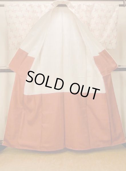 Photo2: O0328K Vintage Japanese kimono   Ivory TSUMUGI pongee for women / Silk. Abstract pattern   (Grade B) (2)