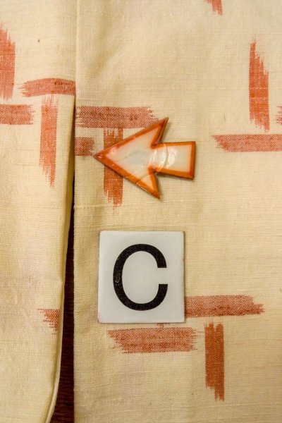 Photo16: O0328K Vintage Japanese kimono   Ivory TSUMUGI pongee for women / Silk. Abstract pattern   (Grade B) (16)