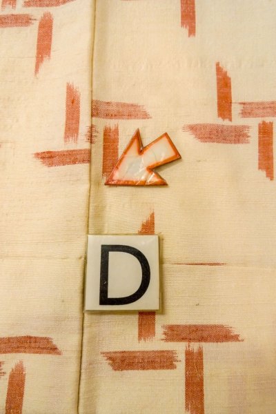 Photo17: O0328K Vintage Japanese kimono   Ivory TSUMUGI pongee for women / Silk. Abstract pattern   (Grade B) (17)