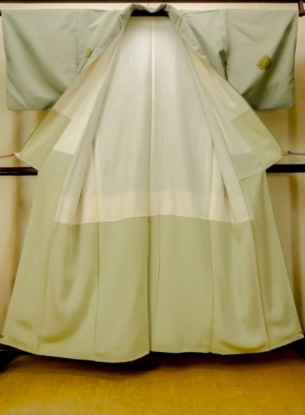 Photo2: O0328M Vintage Japanese kimono  Pale Green TSUMUGI pongee for women / Silk. Flower,   (Grade B) (2)