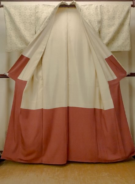 Photo2: O0328N Vintage Japanese kimono   Ivory TSUMUGI pongee for women / Silk. Cross,   (Grade B) (2)