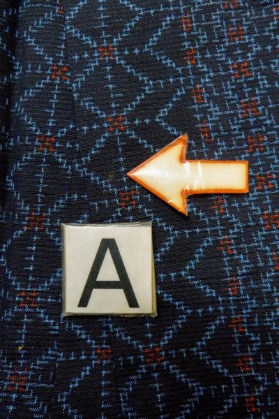 Photo13: O0328Q Vintage Japanese kimono Dark Indigo Blue TOKAMACHI-TSUMUGI for women / Silk. Geometrical pattern (Grade B) (13)