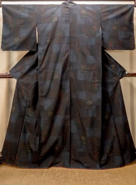 Photo1: O0328R Vintage Japanese kimono Dark Indigo Blue TOKAMACHI-TSUMUGI for women / Silk. Flower, There is a part of tailoring thread. (Grade B) (1)