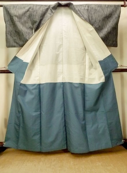 Photo2: O0328U Vintage Japanese kimono Dark Indigo Blue TSUMUGI pongee for women / Silk. Abstract pattern (Grade A) (2)