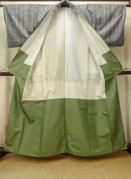 Photo2: O0328V Used Japanese kimono Gray TSUMUGI pongee for women / Silk. Flower (Grade C) (2)