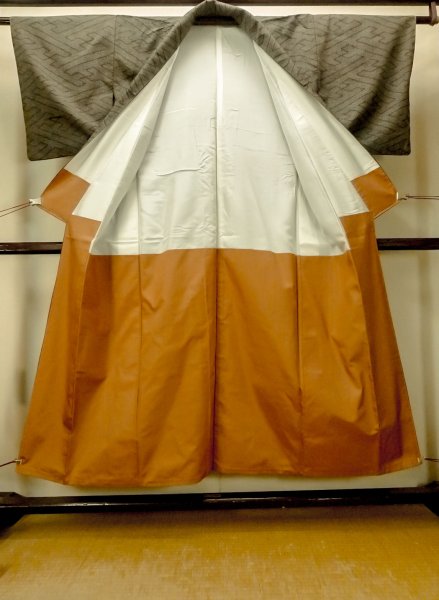 Photo2: Mint O0328Y Vintage Japanese kimono Grayish Brown TSUMUGI pongee for women / Silk. Greek key fret (Grade A) (2)