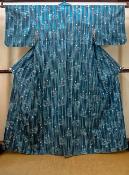 Photo1: O0329C Vintage Japanese kimono Dark Light Blue TSUMUGI pongee for women / Silk. Flower (Grade C) (1)