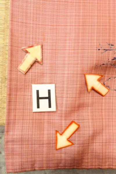 Photo21: O0329E Vintage Japanese kimono Light Coral TSUMUGI pongee for women / Silk. MOMIJI maple leaf (Grade C) (21)