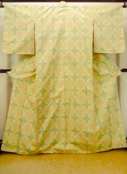 Photo1: Mint O0329F Vintage Japanese kimono Pale Yellow TSUMUGI pongee for women / Silk. Flower (Grade A) (1)