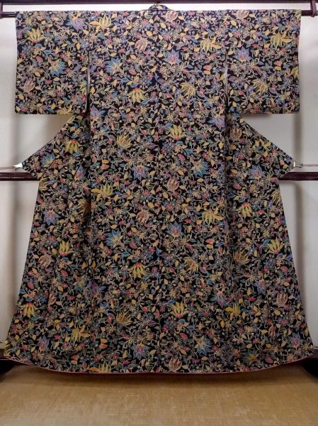 Photo1: O0419D Vintage Japanese kimono   Black KOMON dyed for women / Silk. Chinese flower,   (Grade B) (1)