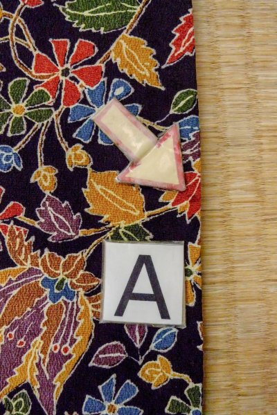 Photo14: O0419D Vintage Japanese kimono   Black KOMON dyed for women / Silk. Chinese flower,   (Grade B) (14)