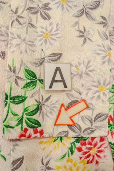 Photo14: O0419E Vintage Japanese kimono   Off White KOMON dyed for women / Silk. Chrysanthemum   (Grade B) (14)