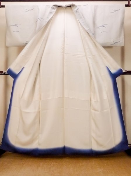 Photo2: O0419I Vintage Japanese kimono   Off White KOMON dyed for women / Silk. Grass,   (Grade D) (2)