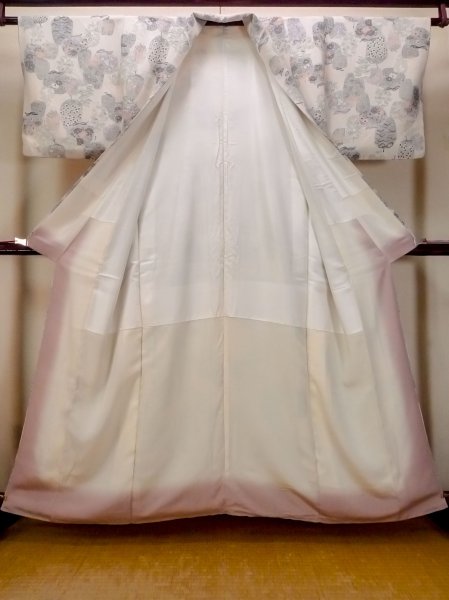 Photo2: O0419N Vintage Japanese kimono   Off White KOMON dyed for women / Silk. Peony,   (Grade D) (2)