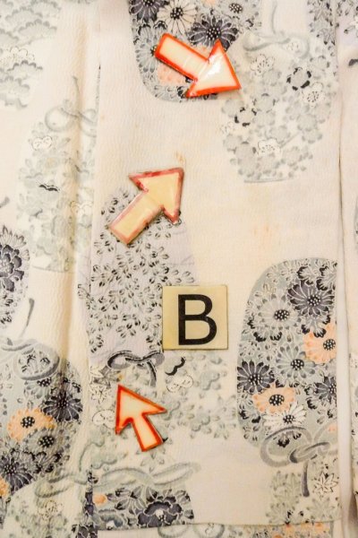 Photo15: O0419N Vintage Japanese kimono   Off White KOMON dyed for women / Silk. Peony,   (Grade D) (15)