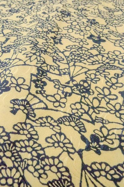 Photo8: O0419P Vintage Japanese kimono   Ivory KOMON dyed for women / Silk. Flower,   (Grade C) (8)