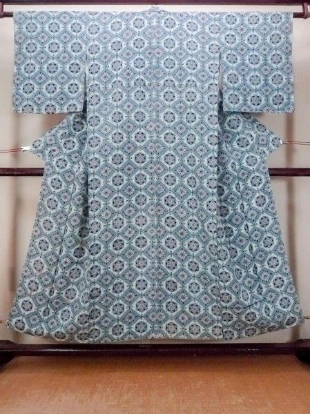 Photo1: O0419R Vintage Japanese kimono  Pale Gray KOMON dyed for women / Silk. Flower,   (Grade C) (1)
