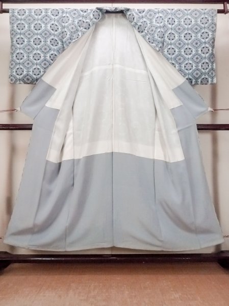 Photo2: O0419R Vintage Japanese kimono  Pale Gray KOMON dyed for women / Silk. Flower,   (Grade C) (2)