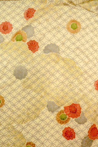 Photo3: O0419U Vintage Japanese kimono  Pale Yellow KOMON dyed for women / Silk. Flower,   (Grade B) (3)