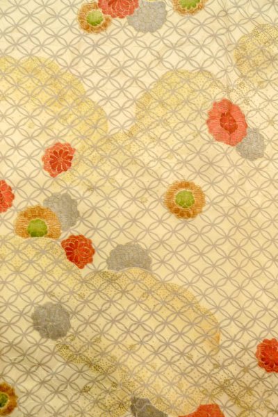 Photo4: O0419U Vintage Japanese kimono  Pale Yellow KOMON dyed for women / Silk. Flower,   (Grade B) (4)