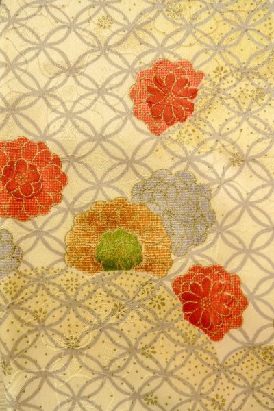 Photo5: O0419U Vintage Japanese kimono  Pale Yellow KOMON dyed for women / Silk. Flower,   (Grade B) (5)