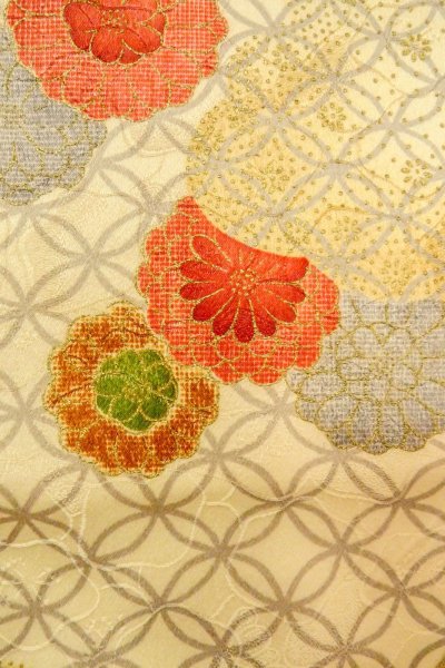 Photo7: O0419U Vintage Japanese kimono  Pale Yellow KOMON dyed for women / Silk. Flower,   (Grade B) (7)