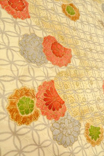 Photo9: O0419U Vintage Japanese kimono  Pale Yellow KOMON dyed for women / Silk. Flower,   (Grade B) (9)