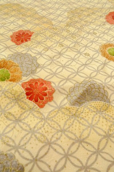 Photo10: O0419U Vintage Japanese kimono  Pale Yellow KOMON dyed for women / Silk. Flower,   (Grade B) (10)