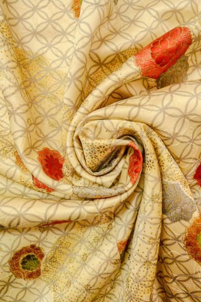 Photo11: O0419U Vintage Japanese kimono  Pale Yellow KOMON dyed for women / Silk. Flower,   (Grade B) (11)