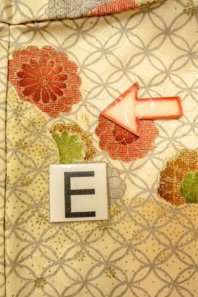 Photo17: O0419U Vintage Japanese kimono  Pale Yellow KOMON dyed for women / Silk. Flower,   (Grade B) (17)