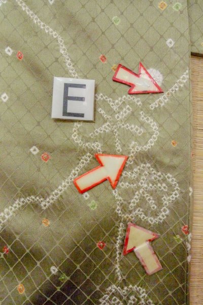 Photo18: O0419Y Vintage Japanese kimono Shiny Pale Olive KOMON dyed for women / Silk. Flower,   (Grade C) (18)