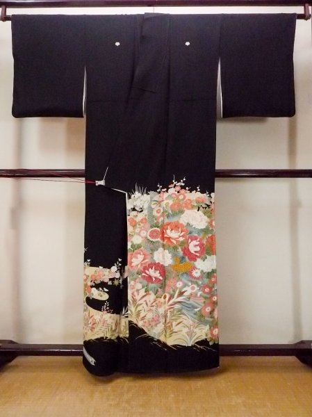 Photo2: O0509A Used Japanese kimono   Black KAGA-YUZEN for women / Silk. Peony,   (Grade B) (2)