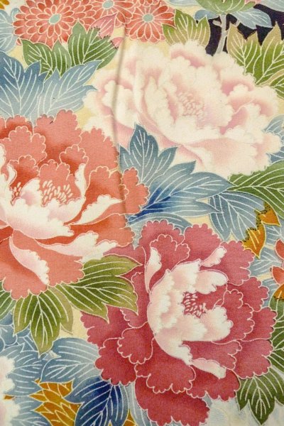 Photo8: O0509A Used Japanese kimono   Black KAGA-YUZEN for women / Silk. Peony,   (Grade B) (8)