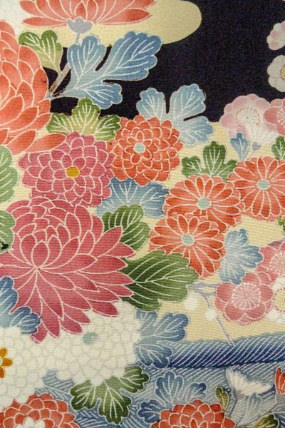 Photo10: O0509A Used Japanese kimono   Black KAGA-YUZEN for women / Silk. Peony,   (Grade B) (10)