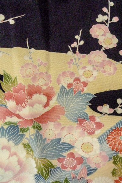 Photo12: O0509A Used Japanese kimono   Black KAGA-YUZEN for women / Silk. Peony,   (Grade B) (12)