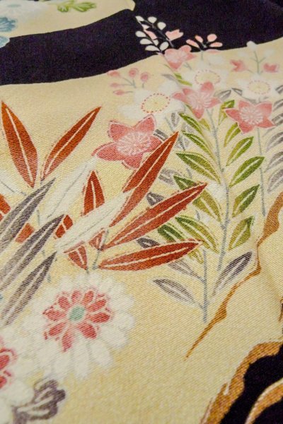 Photo18: O0509A Used Japanese kimono   Black KAGA-YUZEN for women / Silk. Peony,   (Grade B) (18)