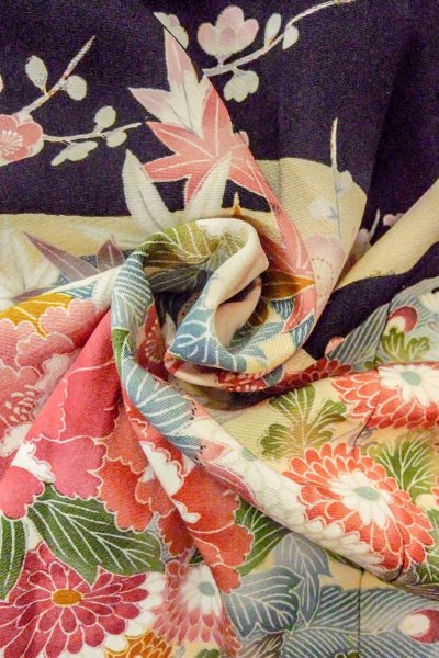 Photo20: O0509A Used Japanese kimono   Black KAGA-YUZEN for women / Silk. Peony,   (Grade B) (20)