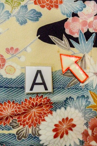 Photo23: O0509A Used Japanese kimono   Black KAGA-YUZEN for women / Silk. Peony,   (Grade B) (23)