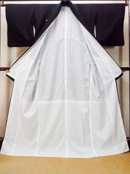 Photo3: Mint O0509B Used Japanese kimono   Black TOMESODE formal for women / Synthetic. SAKURA cherry blossom,   (Grade A) (3)