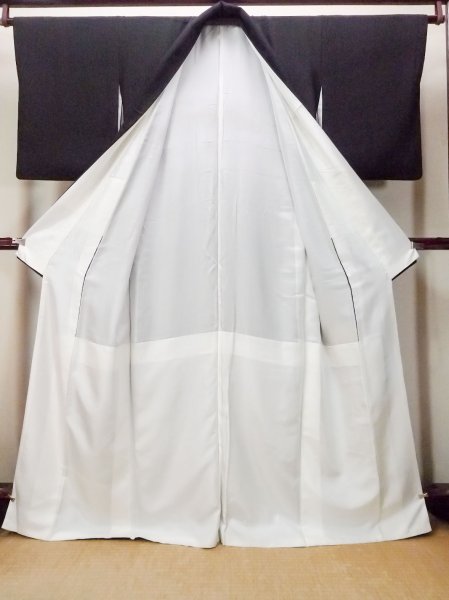 Photo3: O0509E Vintage Japanese kimono   Black TOMESODE formal for women / Silk. Flower,   (Grade B) (3)