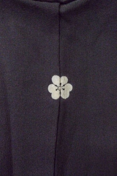 Photo4: O0509E Vintage Japanese kimono   Black TOMESODE formal for women / Silk. Flower,   (Grade B) (4)