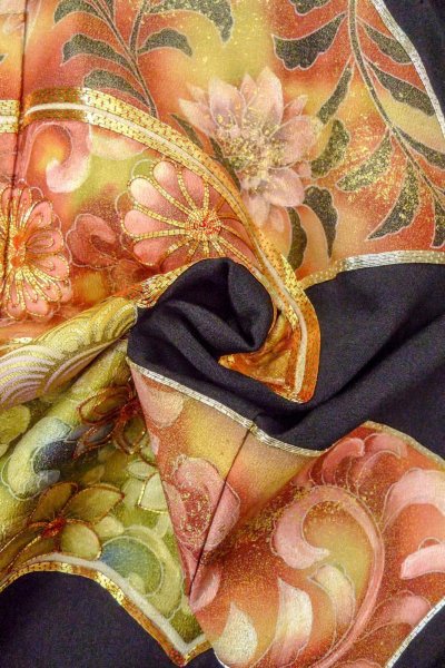 Photo17: O0509E Vintage Japanese kimono   Black TOMESODE formal for women / Silk. Flower,   (Grade B) (17)
