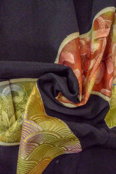 Photo18: O0509E Vintage Japanese kimono   Black TOMESODE formal for women / Silk. Flower,   (Grade B) (18)