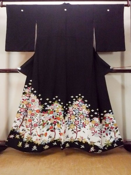 Photo1: O0509F Vintage Japanese kimono   Black TOMESODE formal for women / Silk. Flower,   (Grade B) (1)