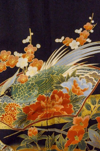 Photo10: O0509I Used Japanese kimono   Black TOMESODE formal for women / Synthetic. Peony,   (Grade B) (10)