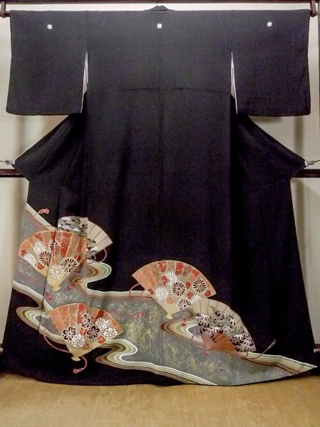 Photo1: O0509J Vintage Japanese kimono   Black TOMESODE formal for women / Silk. Chrysanthemum,   (Grade B) (1)