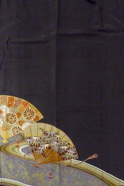 Photo6: O0509J Vintage Japanese kimono   Black TOMESODE formal for women / Silk. Chrysanthemum,   (Grade B) (6)