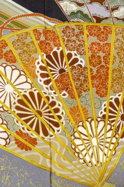 Photo7: O0509J Vintage Japanese kimono   Black TOMESODE formal for women / Silk. Chrysanthemum,   (Grade B) (7)